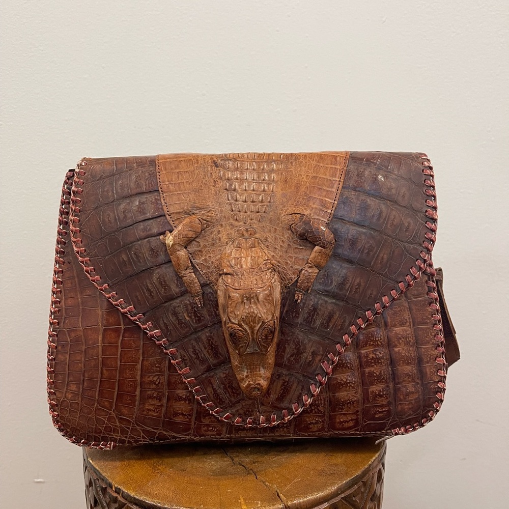Elegant Brown Crocodile Pattern Messenger Bag